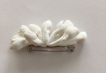 minimalist bouquet roses flowers white clay brooch n.009