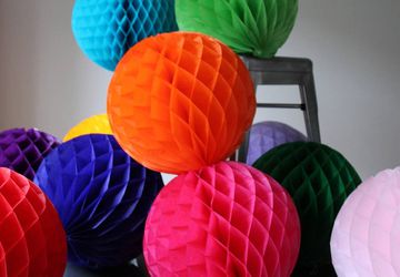 Paper balloons for Christmas tree DIY with your kid!