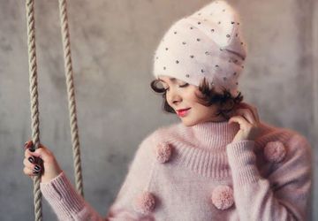 Pink knit cashmere beanie hat with crystals