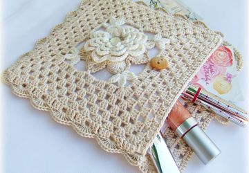 A knitted cosmetic bag "Vintage rose"