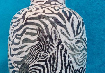 A zebra vase (decoupage)