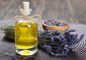 HOW TO CHOOSE ESSENTIAL OILS FOR AROMATHERAPY AT HOME