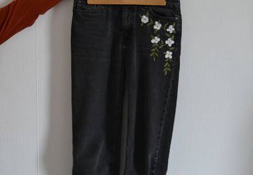 White flower jeans