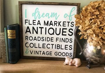 I dream of Fleamarket‘s antiques roadside finds collectibles and vintage cards Sign | Wooden Sign | Vintage and Antique sign | Farmhouse