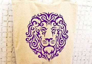 A bag with a painting "Lion"