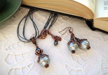 Necklace and earrings with pearls and Mallorca hematite