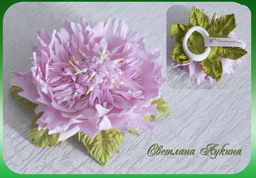 A hair tie with a flower