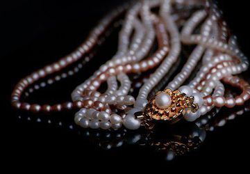 How to Make a Pearl Necklace