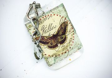 Vintage butterfly resin keychain