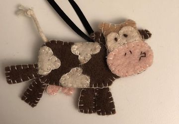 Make Your Own Cow// DIY Sewing kit