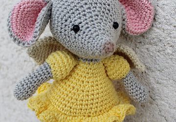 Baby mobile, yellow mouse mobile Animal nursery mobile, crib mobile girl, mouse with angel wings, baby nursery decor, yellow mobile, animal