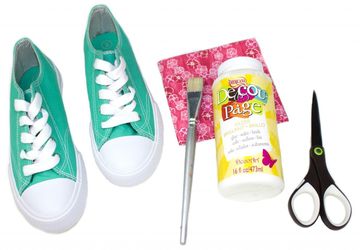 How to Decorate Sneakers