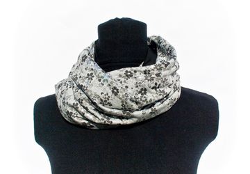 A neckwarmer "Silver"