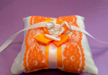 A rings pillow