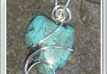 Handmade Turqoise Wire Sculpture Necklace