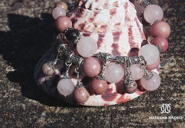 Wristlet with rhodonite and rose quartz