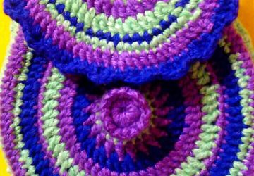 Knitted bag for girl