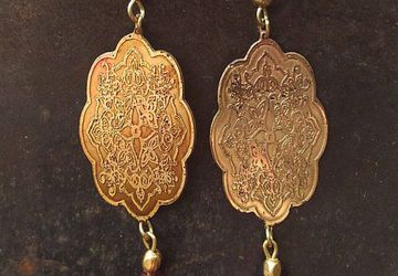 Brass antiquated earrings with garnet gemstone